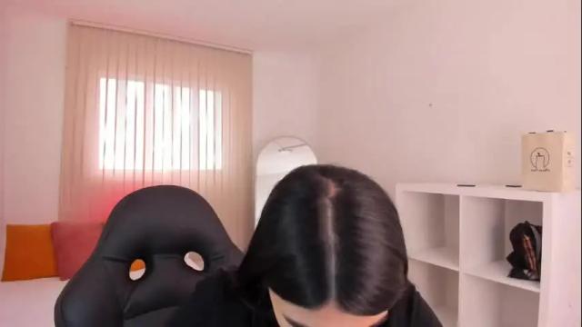 Image 4 of bella_blue18 Stream on Chaturbate on 2 months ago