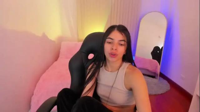 Image 7 of bella_blue18 Stream on Chaturbate on 8 months ago