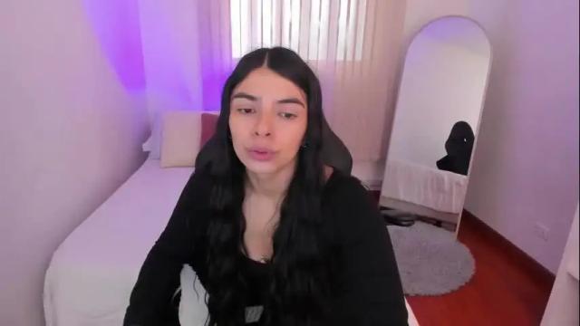 Image 4 of bella_blue18 Stream on Chaturbate on 8 months ago