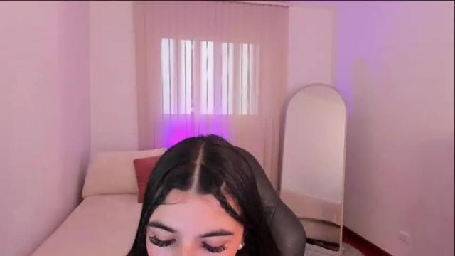 Image 2 of bella_blue18 Stream on Chaturbate on 8 months ago