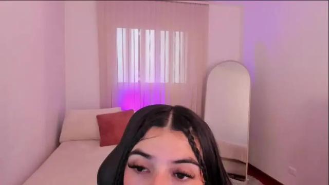 Image 3 of bella_blue18 Stream on Chaturbate on 8 months ago