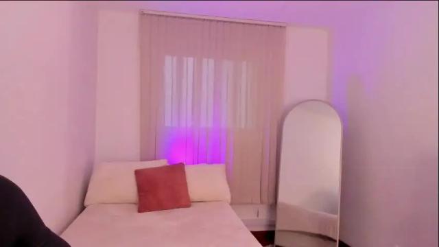 Image 7 of bella_blue18 Stream on Chaturbate on 8 months ago