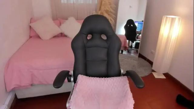 Image 10 of bella_blue18 Stream on Chaturbate on 24 days ago