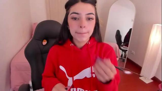 Image 4 of bella_blue18 Stream on Chaturbate on 7 months ago