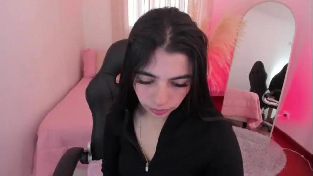 Image 10 of bella_blue18 Stream on Chaturbate on 7 months ago