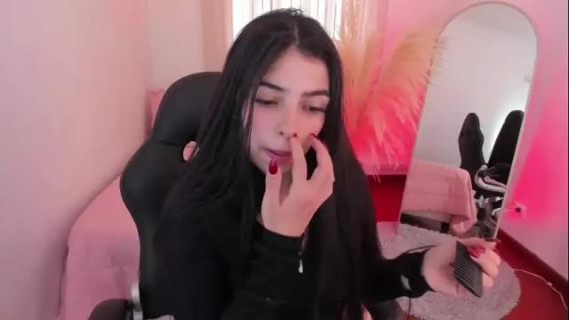 Image 8 of bella_blue18 Stream on Chaturbate on 7 months ago