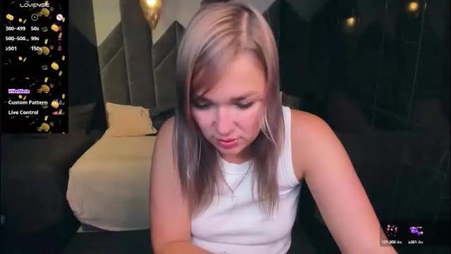 Image 4 of bella_cosmos Stream on Chaturbate on 2 months ago