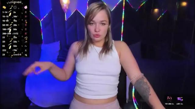 Image 3 of bella_cosmos Stream on Chaturbate on 2 months ago