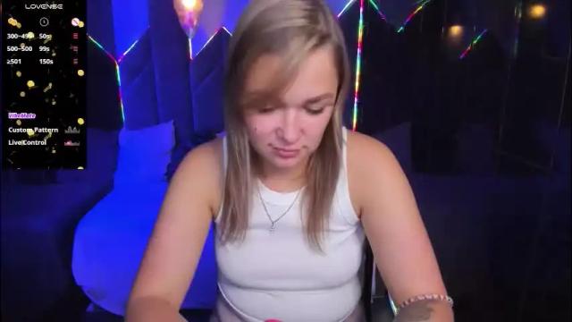 Image 4 of bella_cosmos Stream on Chaturbate on 2 months ago