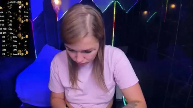 Image 3 of bella_cosmos Stream on Chaturbate on 2 months ago