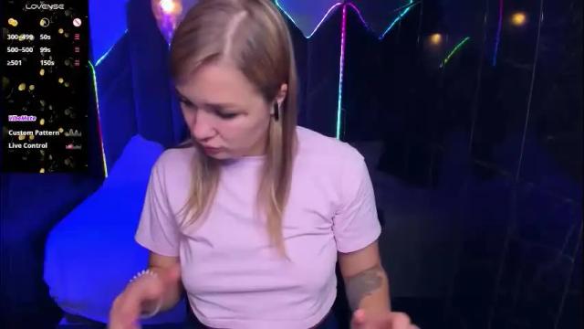 Image 4 of bella_cosmos Stream on Chaturbate on 2 months ago