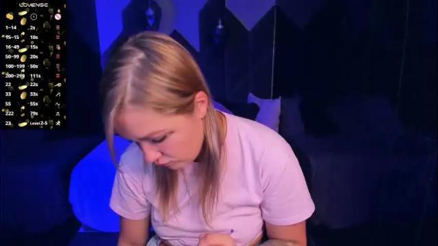 Image 2 of bella_cosmos Stream on Chaturbate on 2 months ago