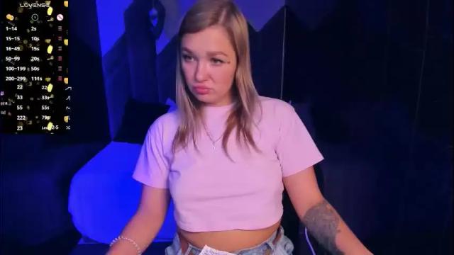 Image 4 of bella_cosmos Stream on Chaturbate on 2 months ago