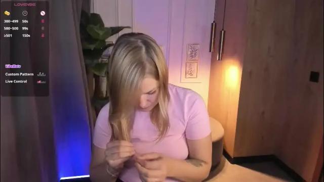 Image 2 of bella_cosmos Stream on Chaturbate on 1 month ago