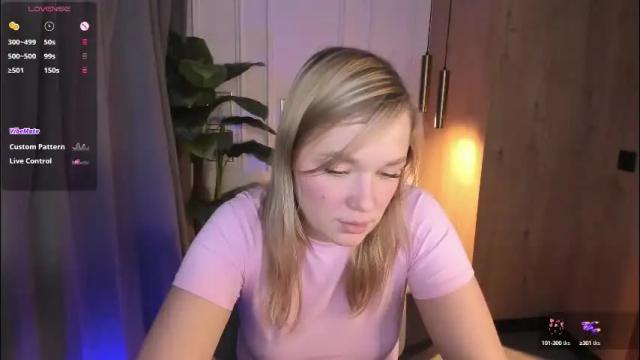Image 4 of bella_cosmos Stream on Chaturbate on 1 month ago