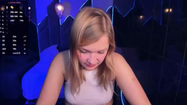 Image 8 of bella_cosmos Stream on Chaturbate on 1 month ago