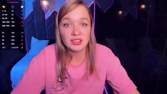 Image 3 of bella_cosmos Stream on Chaturbate on 1 month ago