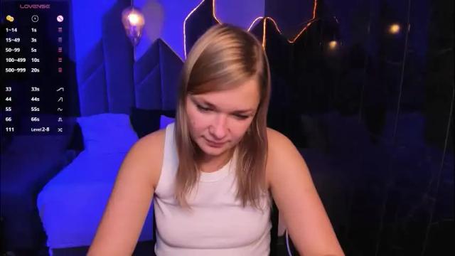 Image 3 of bella_cosmos Stream on Chaturbate on 1 month ago