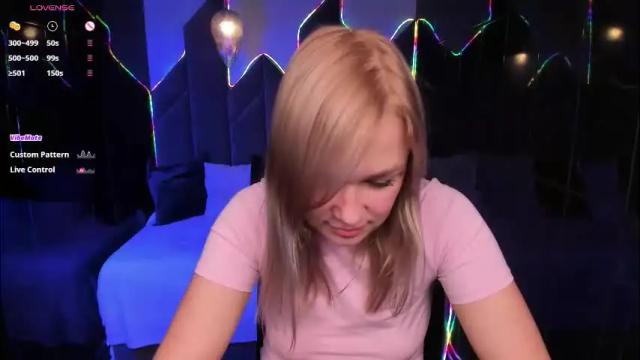 Image 12 of bella_cosmos Stream on Chaturbate on 11 days ago