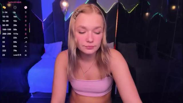 Image 3 of bella_cosmos Stream on Chaturbate on 1 day ago