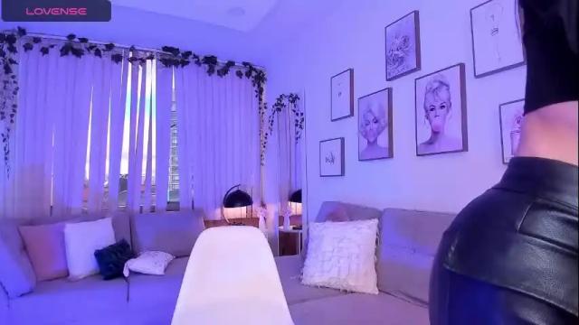 Image 2 of bella_es Stream on Chaturbate on 1 month ago