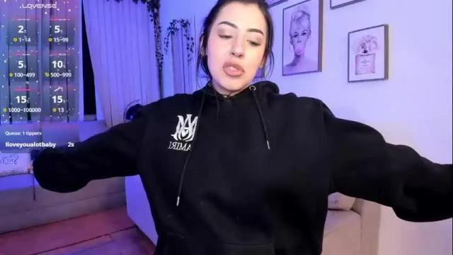 Image 3 of bella_es Stream on Chaturbate on 23 days ago