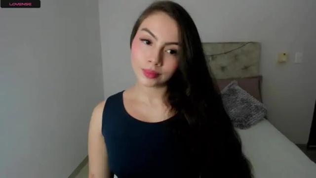 Image 2 of bella_evans_01 Stream on Chaturbate on 15 months ago