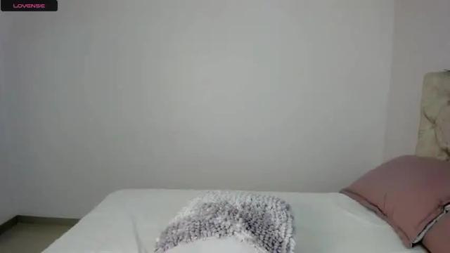 Image 6 of bella_evans_01 Stream on Chaturbate on 14 months ago