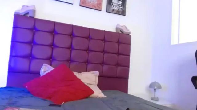 Image 8 of bella_lr Stream on Chaturbate on 15 months ago