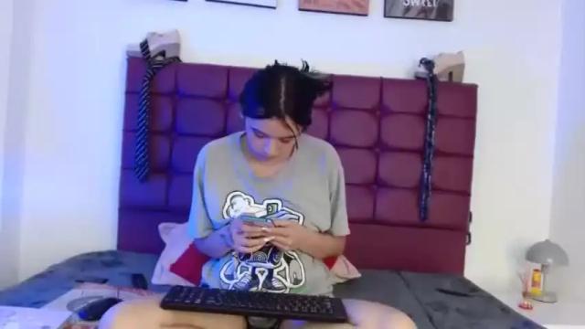 Image 12 of bella_lr Stream on Chaturbate on 14 months ago