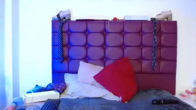 Image 10 of bella_lr Stream on Chaturbate on 14 months ago
