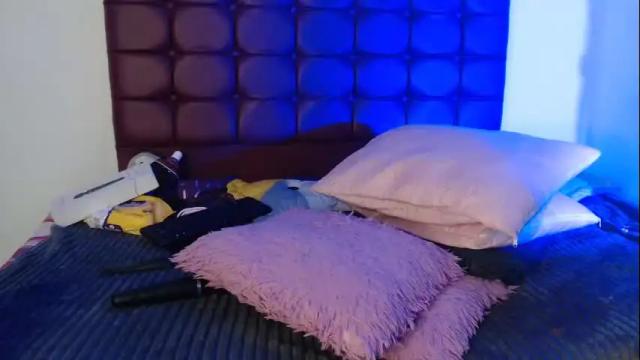 Image 2 of bella_lr Stream on Chaturbate on 2 months ago