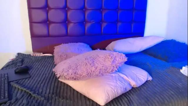 Image 2 of bella_lr Stream on Chaturbate on 2 months ago