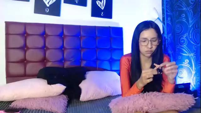 Image 8 of bella_lr Stream on Chaturbate on 25 days ago