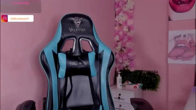 Image 3 of bella_manson_ Stream on Chaturbate on 4 months ago