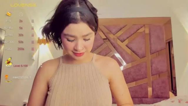 Image 8 of bella_pari Stream on Chaturbate on 19 months ago