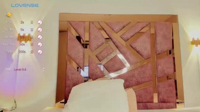 Image 10 of bella_pari Stream on Chaturbate on 18 months ago