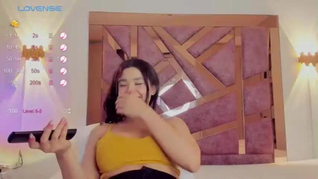 Image 6 of bella_pari Stream on Chaturbate on 18 months ago