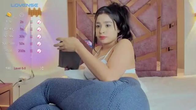Image 11 of bella_pari Stream on Chaturbate on 18 months ago