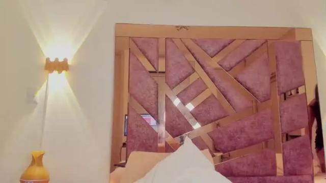 Image 12 of bella_pari Stream on Chaturbate on 18 months ago