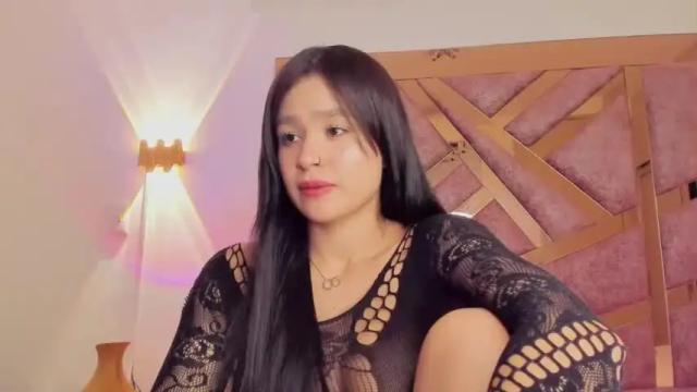 Image 3 of bella_pari Stream on Chaturbate on 18 months ago