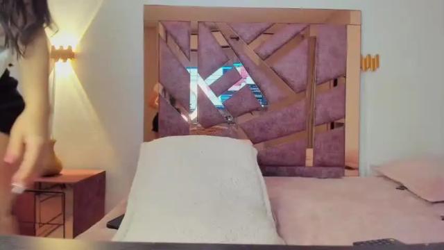 Image 7 of bella_pari Stream on Chaturbate on 17 months ago