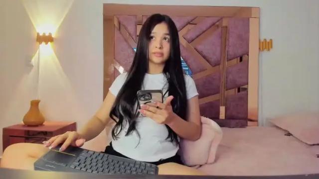 Image 8 of bella_pari Stream on Chaturbate on 17 months ago