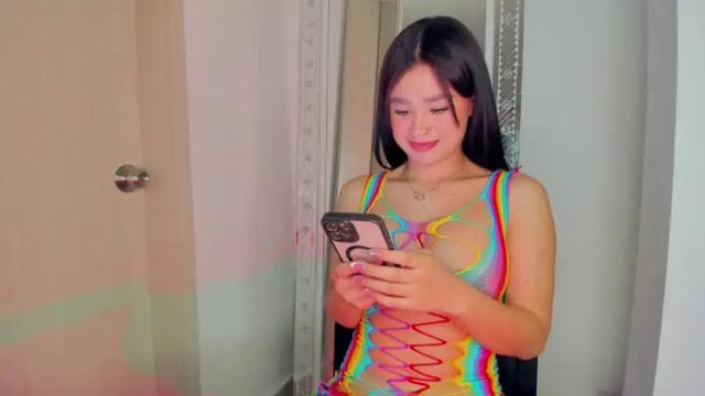 Image 11 of bella_pari Stream on Chaturbate on 17 months ago