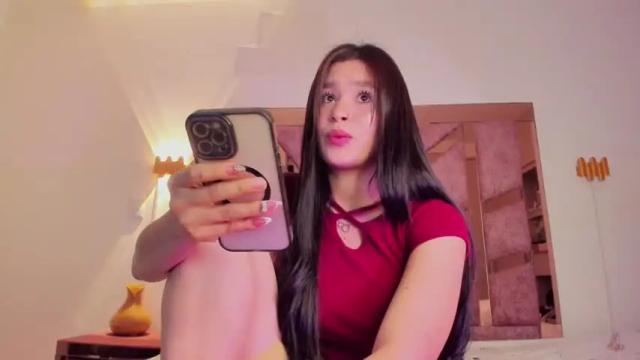Image 3 of bella_pari Stream on Chaturbate on 17 months ago