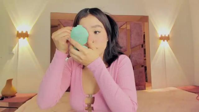 Image 3 of bella_pari Stream on Chaturbate on 17 months ago