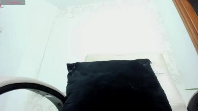 Image 2 of bella_reaset Stream on Chaturbate on 14 months ago