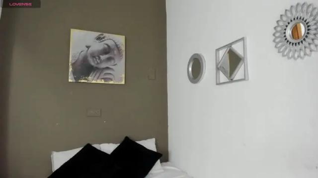Image 2 of bella_reaset Stream on Chaturbate on 13 months ago