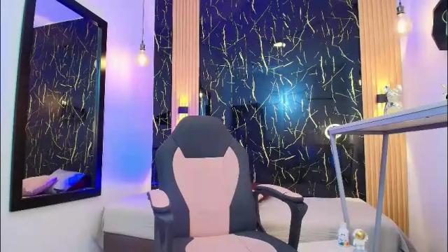 Image 2 of bella_salvatore Stream on Chaturbate on 3 days ago