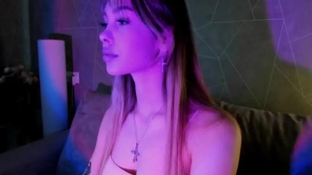 Image 2 of bella_tenderness Stream on Chaturbate on 13 months ago